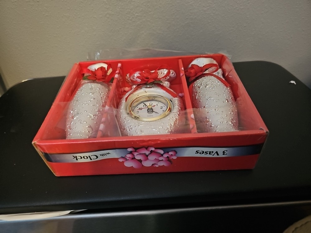 3 Vases With A Clock Set