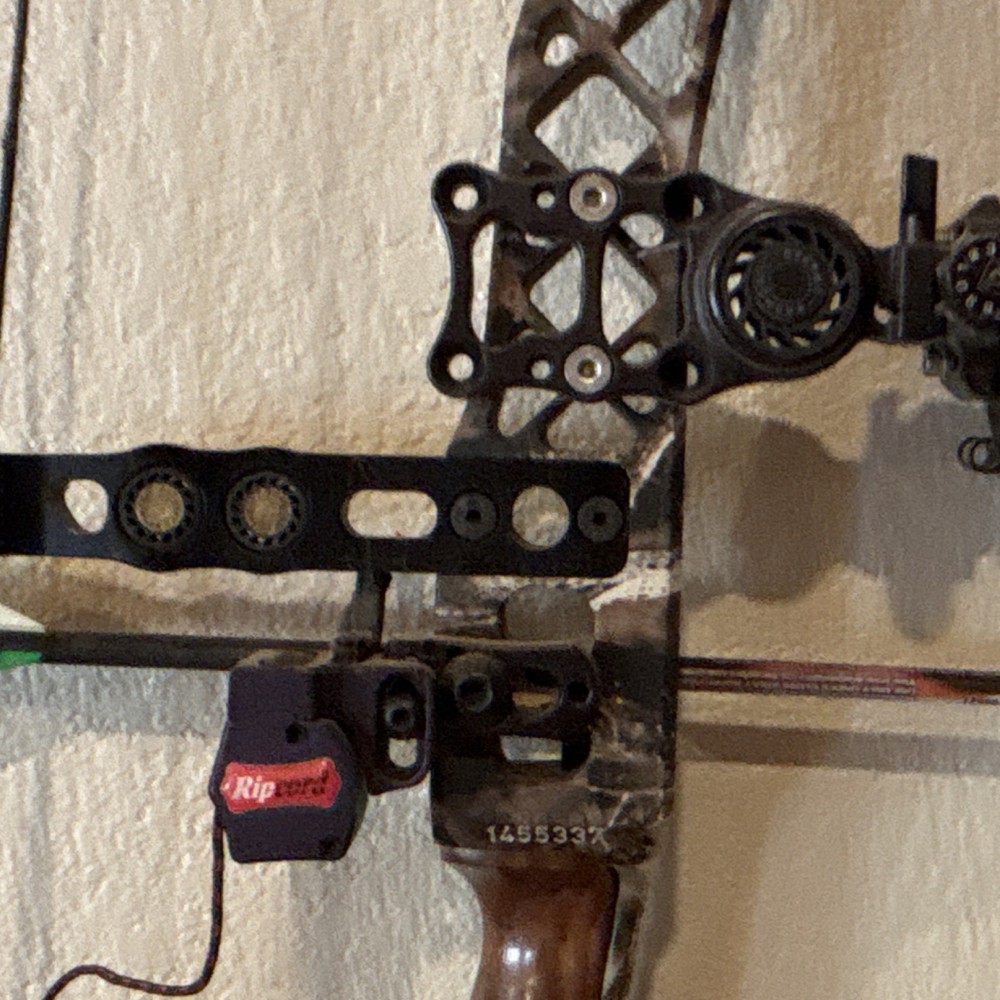 Mathew’s monster compound bow McPherson series