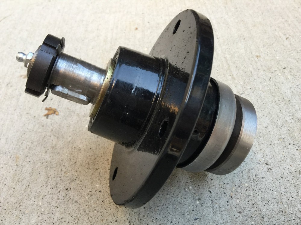 Finish mower Spindle, Worksaver code 650897 (01-252)