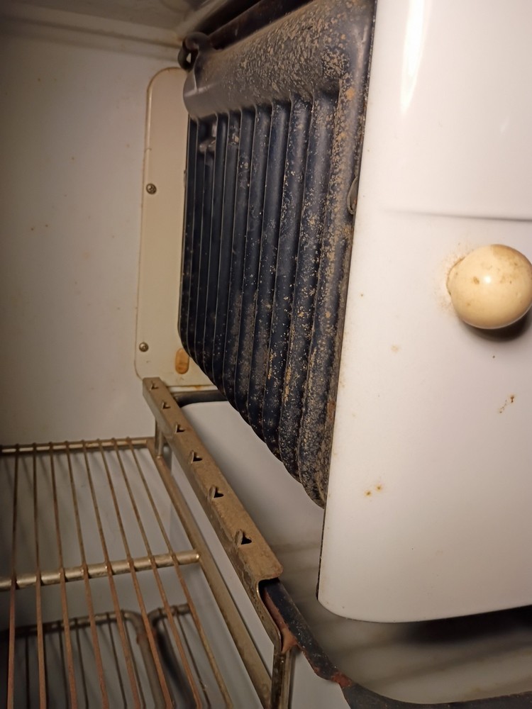 ANTIQUE LEONARD REFRIGERATOR LATE 1947