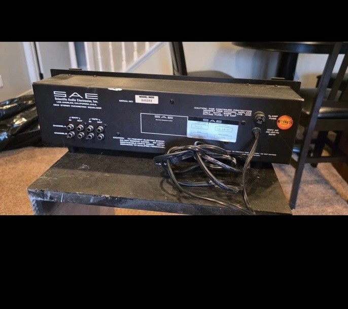 80's SAE PARAMETRIC 1800 EQUALIZER - made in USA works great