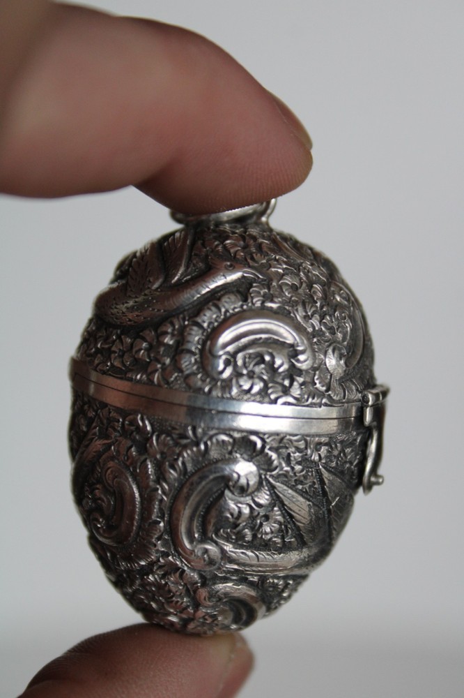 Antique 19th Century Sterling Silver Phoenix Egg Etui Thimble Case & Thimble