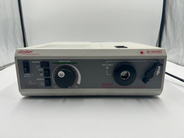 Stryker 220-180-000 Q5000 Light Source