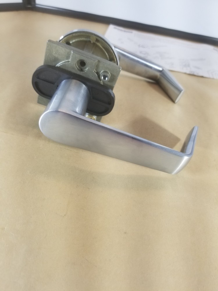 Falcon H2 101L Dane Handle 626 Satin Chrome Interconnected Lock