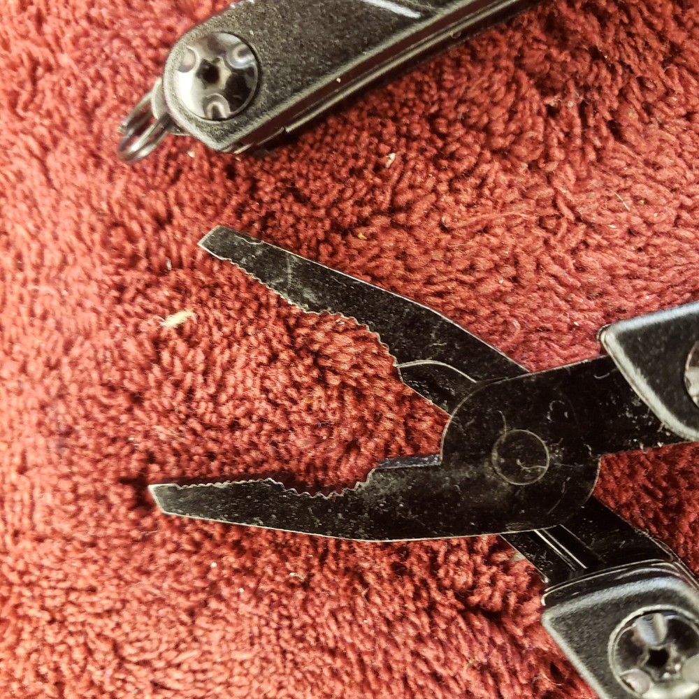 Lot of 2 Gerber Multi Tool Dime multiplier Black read