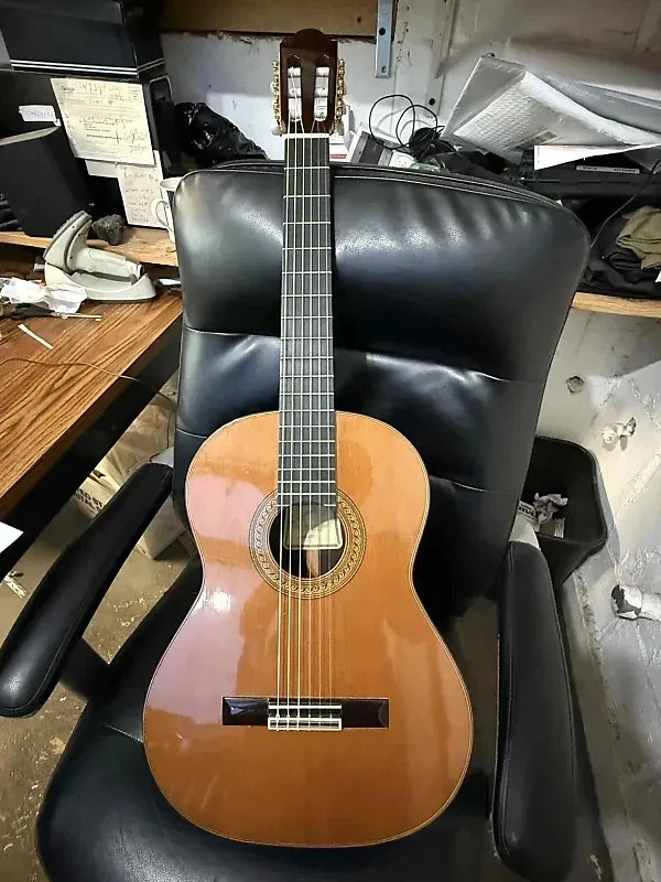 Antonio Aparicio AA100 classical guitar All solid woods cedar top