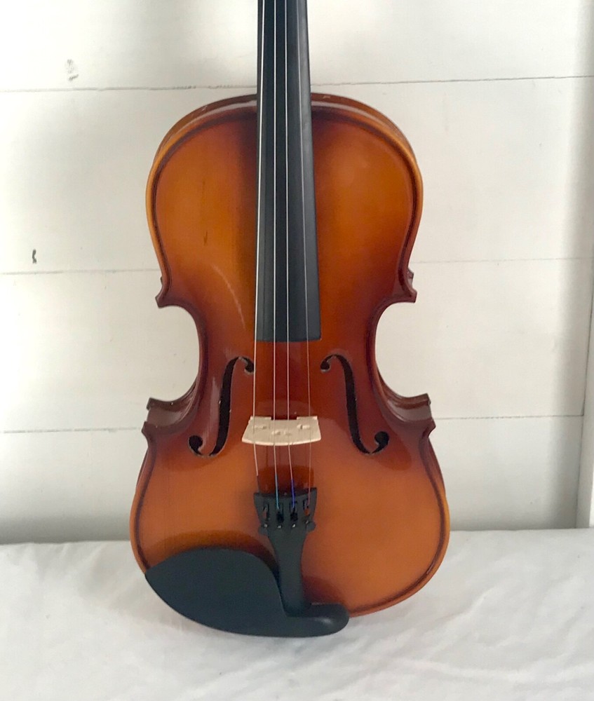 Violin w/ Case & Bow. Unbranded. 4/4 Full-Size