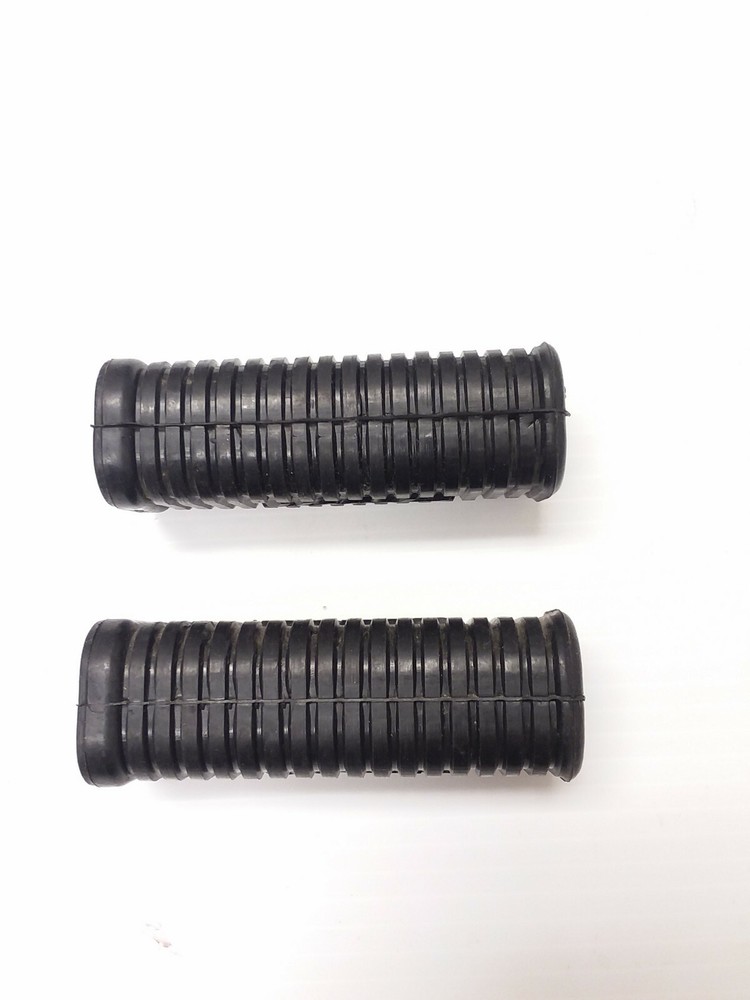 Honda PILLION RUBBER (Pair) 3-7/8 IN. LONG FITS W/ RECTANGULAR HOLE, CA77 CA72