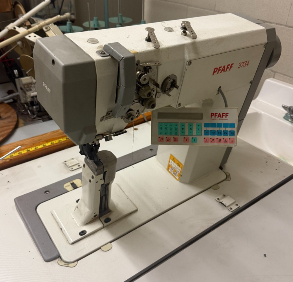 PFAFF 3734 - POST BED - SINGLE NEEDLE - ROLLER FEED - LOCKSTITCH