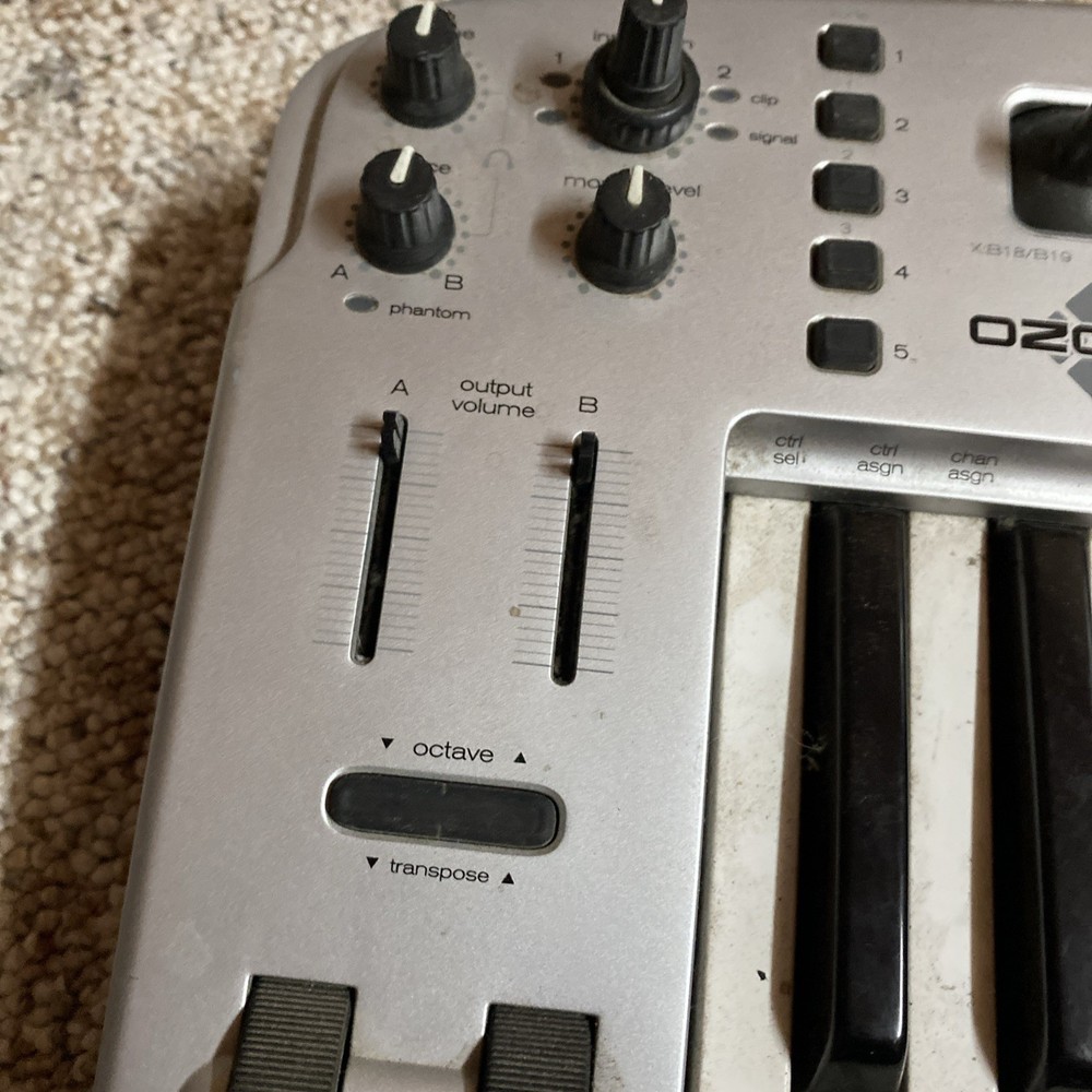 M-Audio Ozonic MIDI Controller Keyboard knob box computer VINTAGE SYNTH AS-IS