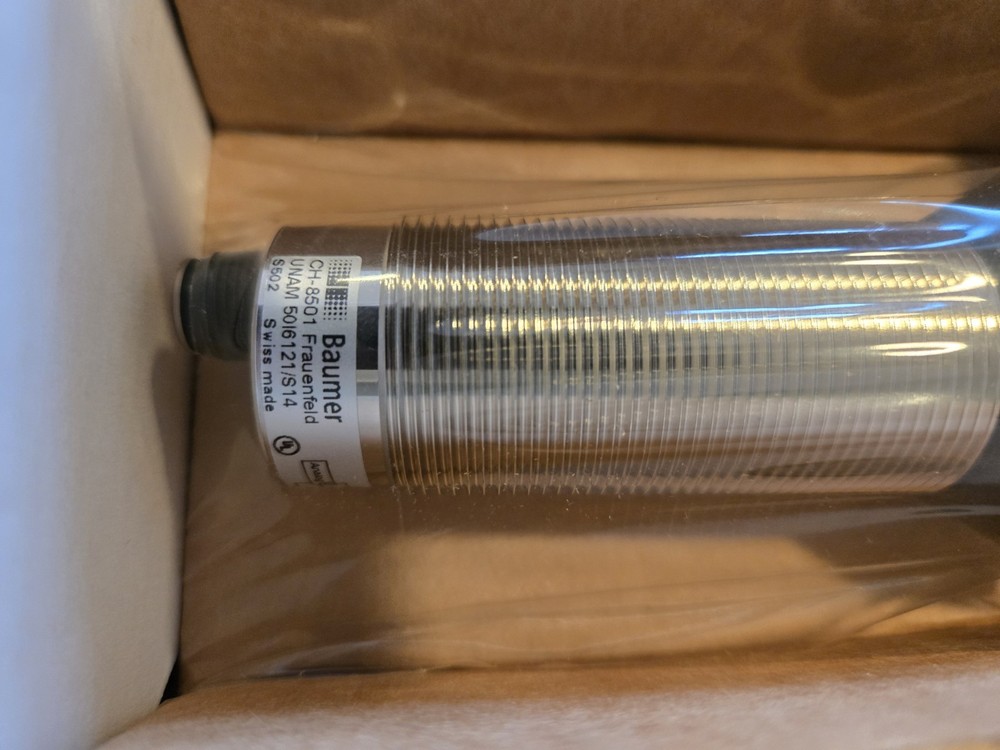 New Baumer UNAM 50l6121/S14 Sensor