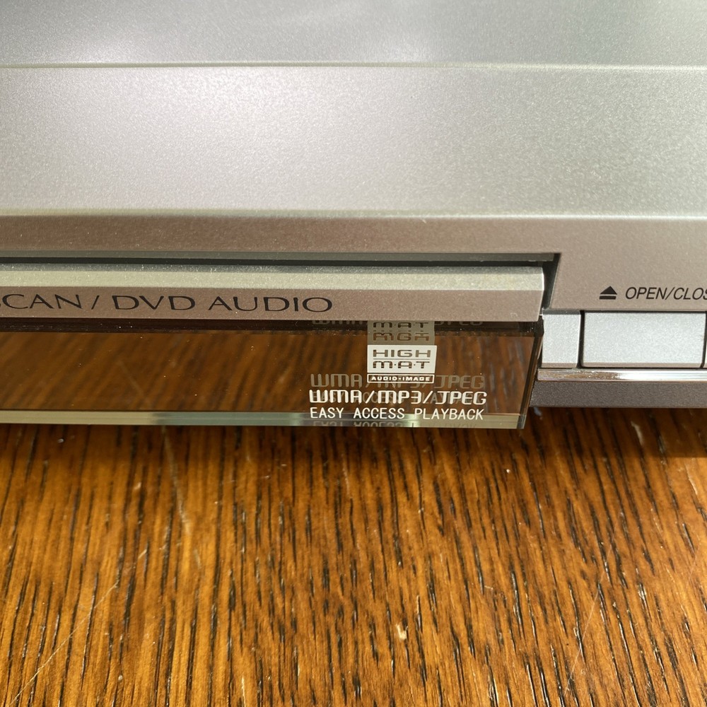 Panasonic DVD-S47 DVD/CD Player Silver Progressive Scan