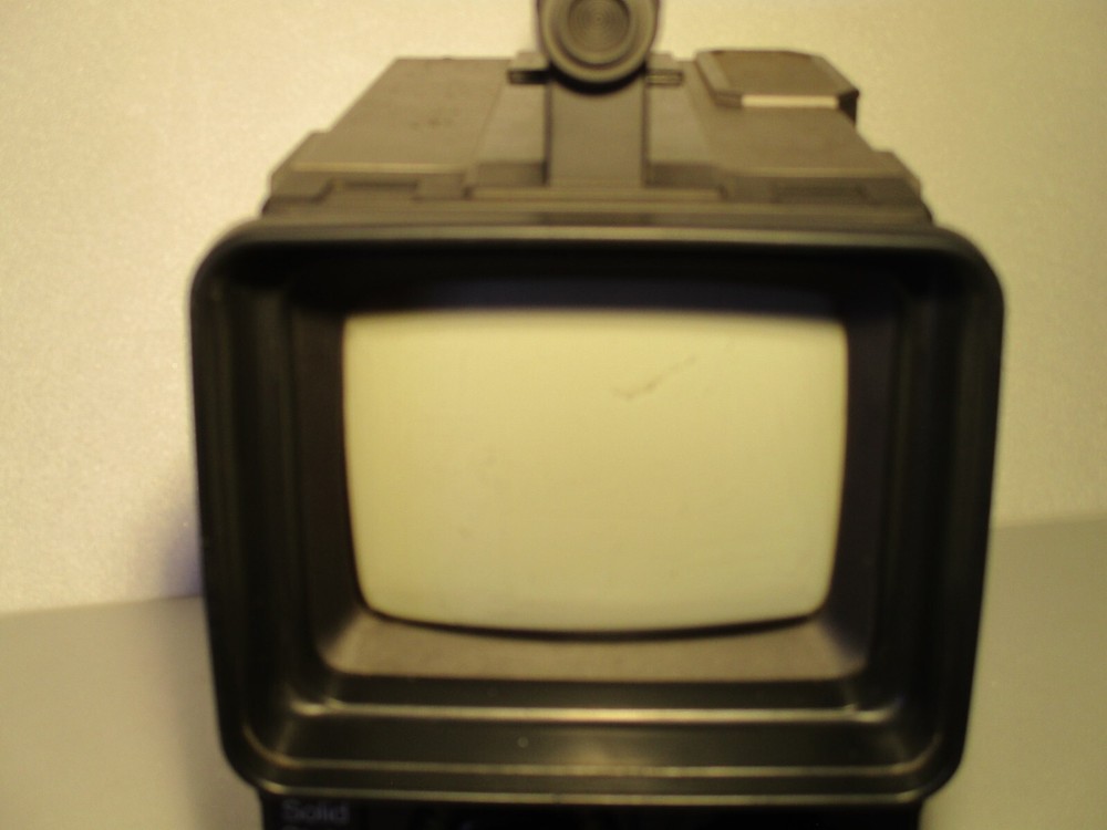 Vintage Panasonic Solid State Portable TV TR-555 1978