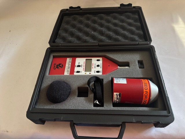 Quest Electronics Model 2400 Sound Level Meter , Case And Calibrator CA-12B