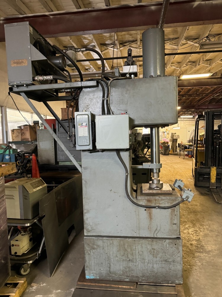 Dennison 10 Ton Hydraulic Press, Palm Buttons