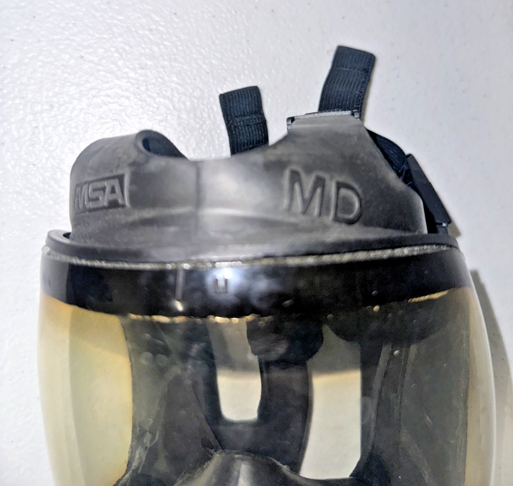 MSA ADVANTAGE 1000 GAS MASK - SIZE MEDIUM