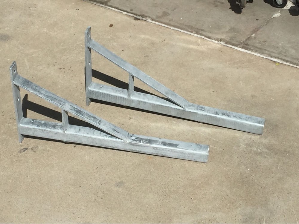 2 x Heavy Duty Cantilever Wall Bracket 610mm Galvanized