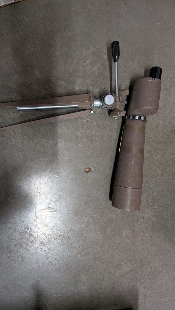 SWIFT SPOTTING SCOPE MODEL 821 with Eagle TRIPOD. Good functional condition 20x