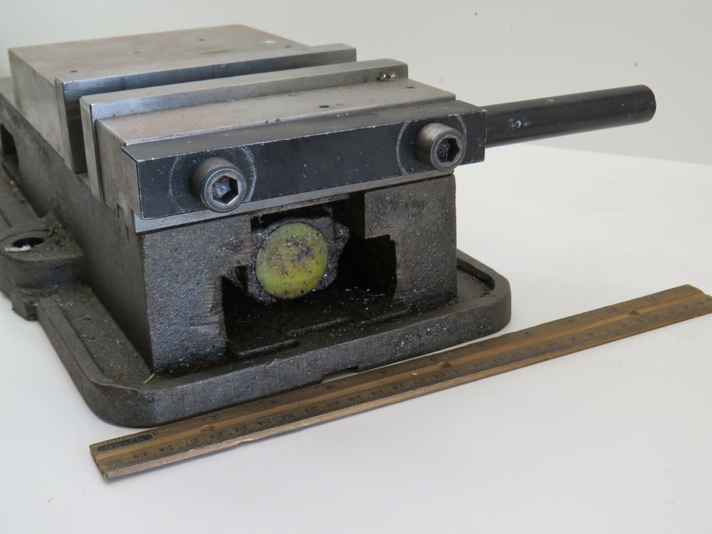 Kurt D60-1 Milling Machine 6" Vise, Missing Handle, 73lbs