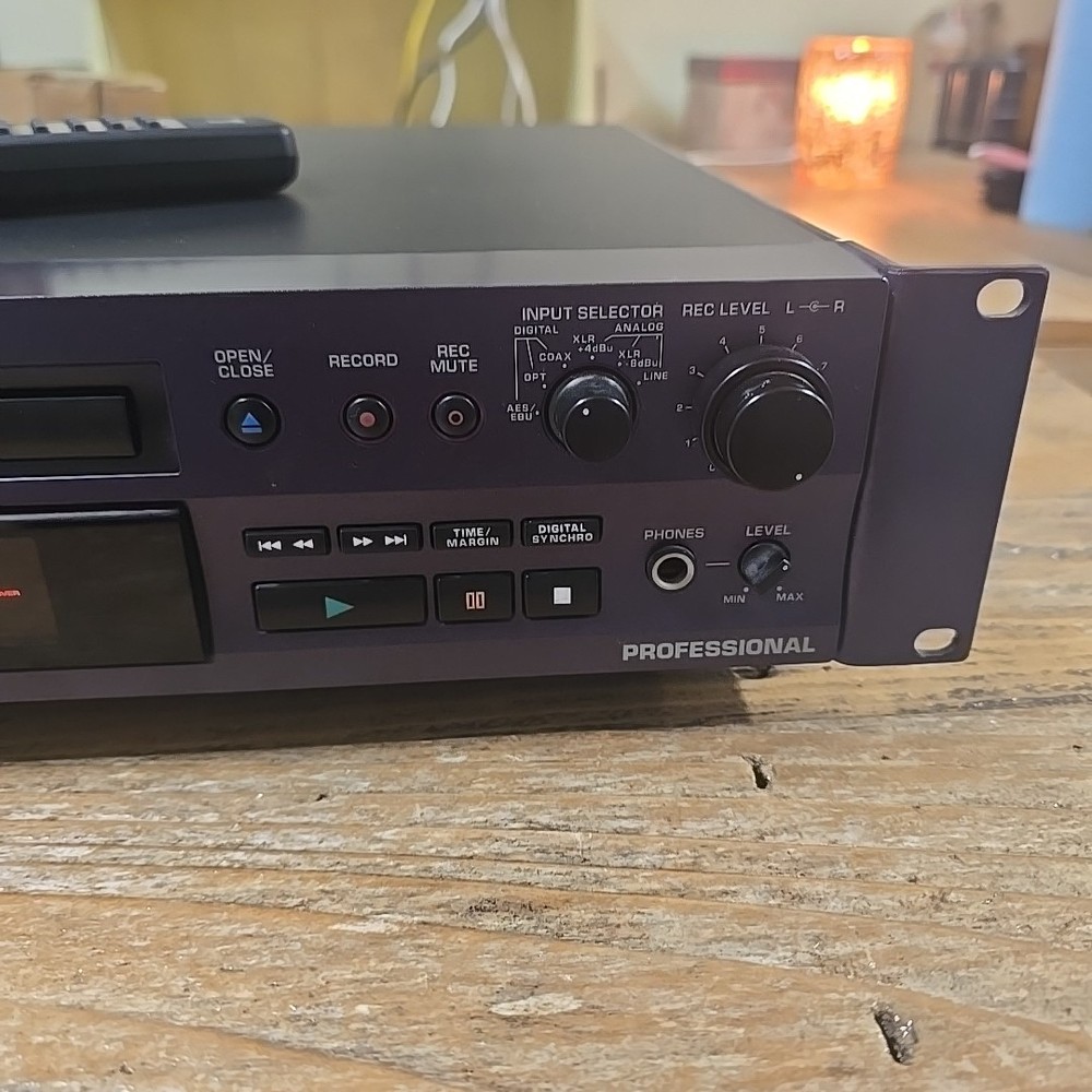 HHB PROFESSIONAL COMPACT DISC RECORDER -CDR 850 Works Great