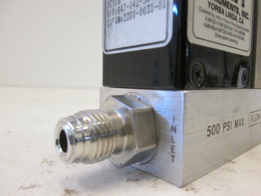 Unit UFC-1110N Mass Flow Controller MFC, N2, 20 SLM, Used