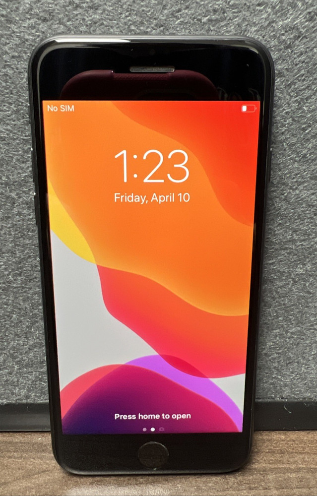 iPhone 8 - 64 GB - Space Gray (Unlocked)