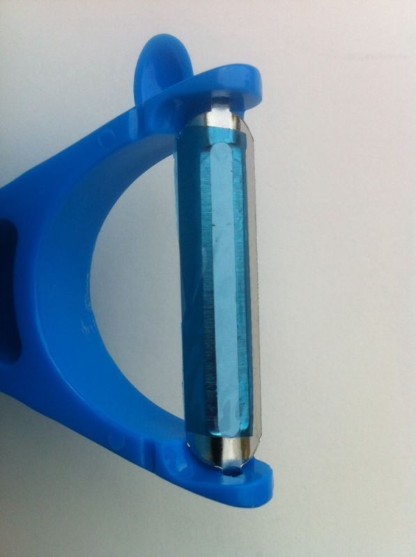 2 Pillsbury Kitchen Fruit Vegetable Peeler Blue White NEW