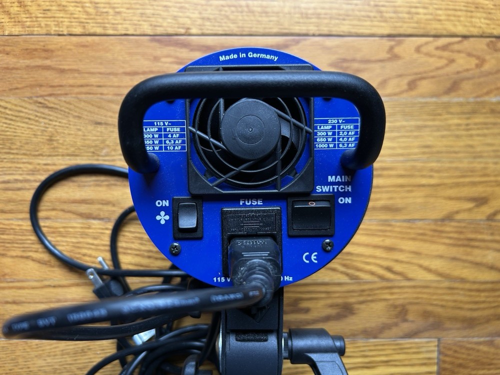 Hensel C-Light 1000 - Continuous Light No Reflector Included.