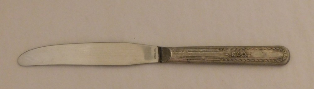 1 Dinner Knife - Silver Plate - Flower Pattern - Worn Plating #P193