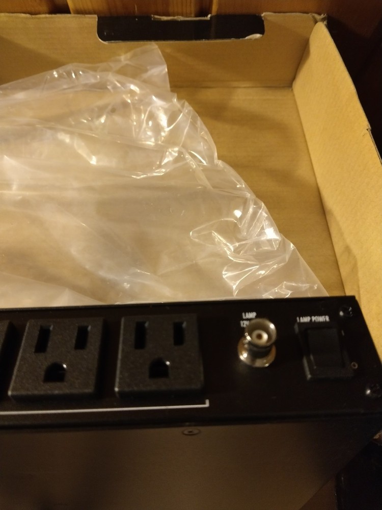 Furman PL-PLUS DMC Power Conditioner With Voltmeter/Ammeter