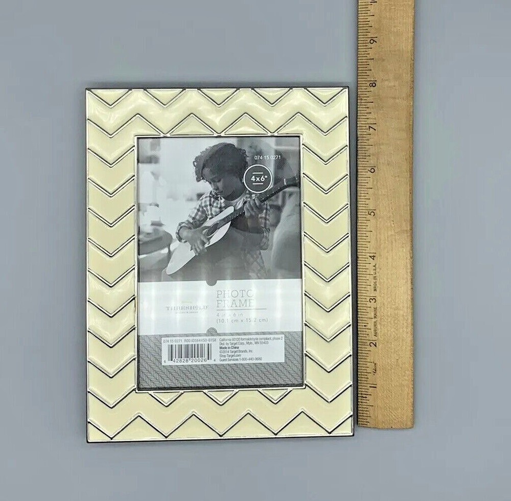 Enamel Photo Frame Chevron Pattern Silver & Cream Off White by Threshold 4x6 NOS