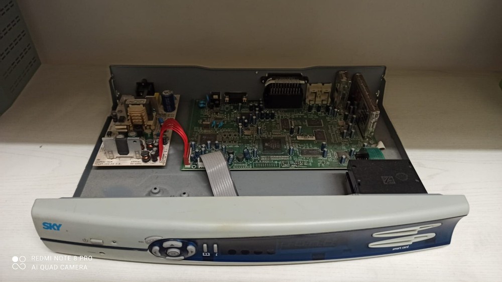 SKY DIGITAL SATELLITE DECODER Model STB-L3001