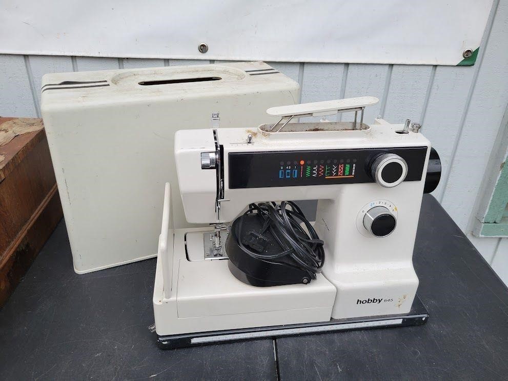 PFAFF Hobby 645 Sewing Machine with Pedal