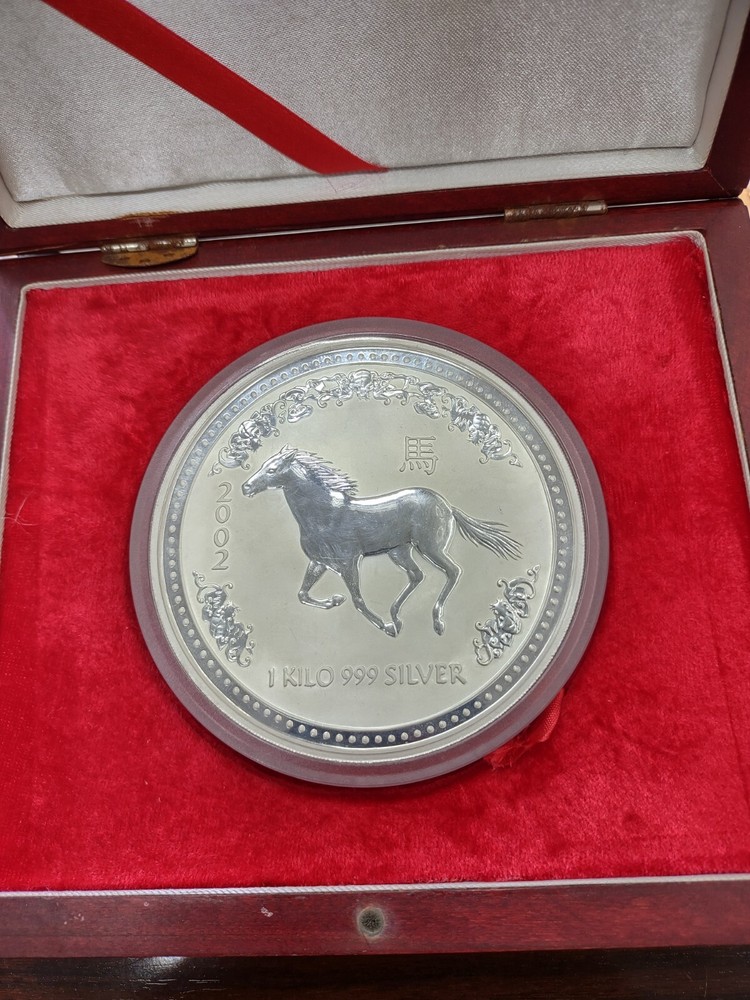 2002 AUSTRALIA 30 DOLLAR ONE KILO SILVER COIN! BU++ CONDITION! COMES WITH BOX!