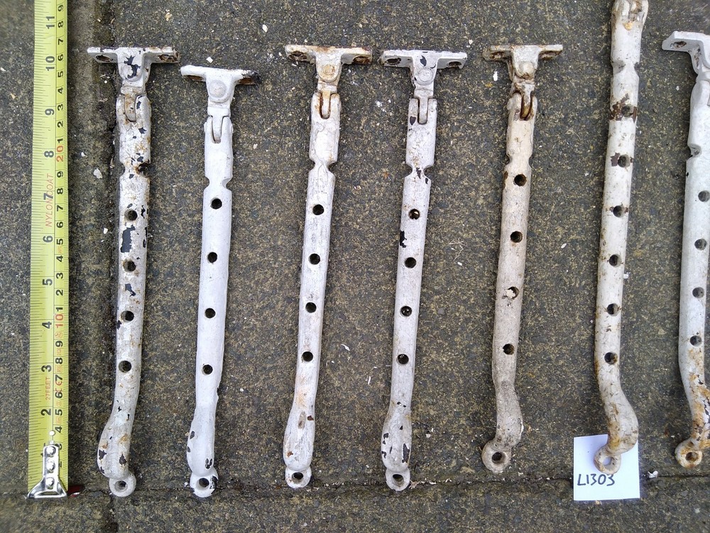 24 window handles / levers / openers / latch. L1303