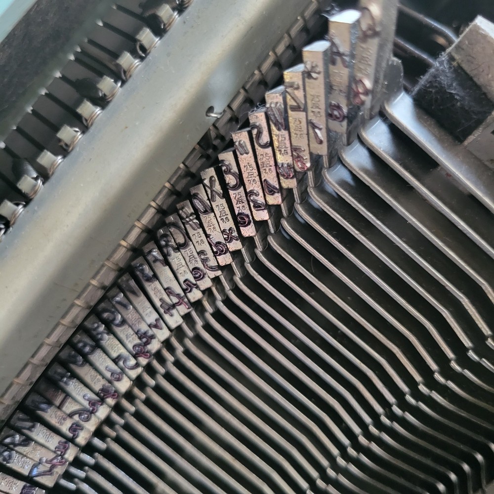 Olivetti Studio 44 SCRIPT Manual Portable Typewriter w/ Original Case - NICE !