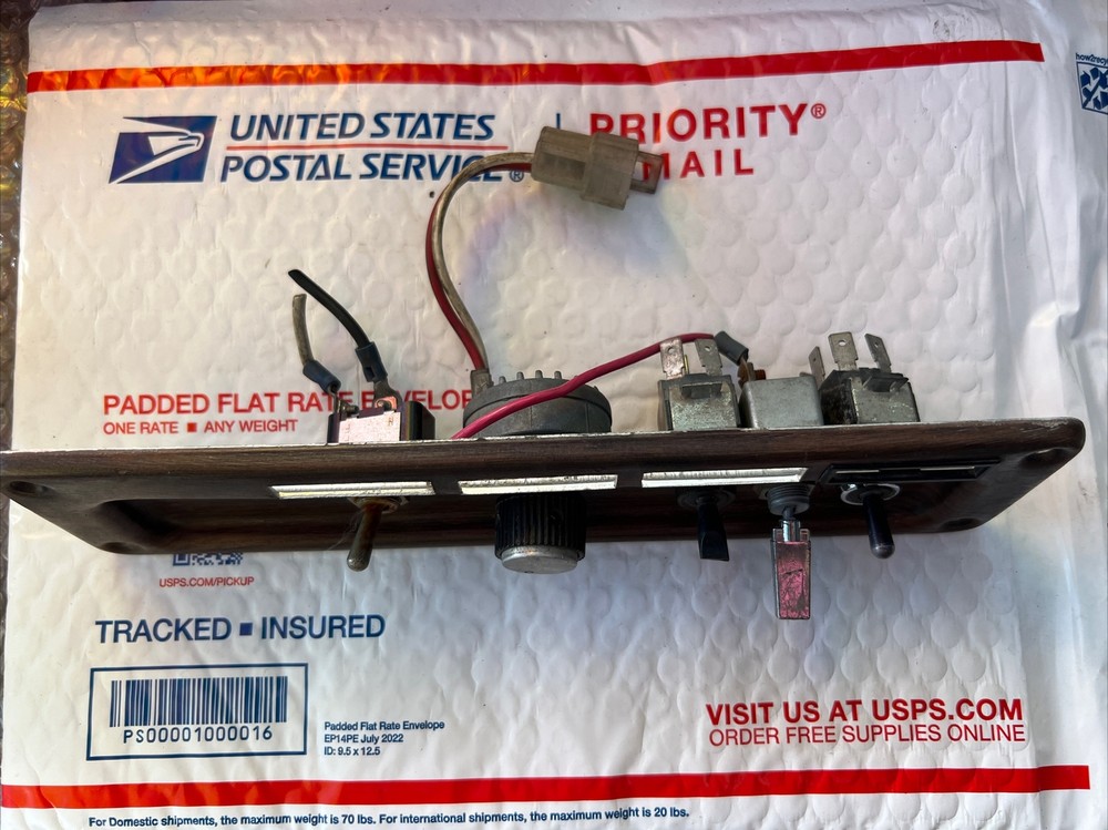 Frrightliner Switch Dash Panel 22-25266-004 D