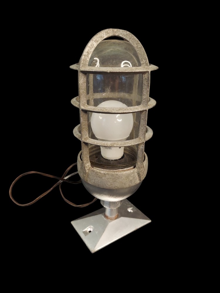 Vintage Simplet Industrial Light Fixture