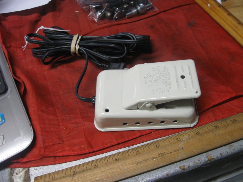 UNIVERSAL 3900F Sewing Machine Foot Pedal Controller Vintage