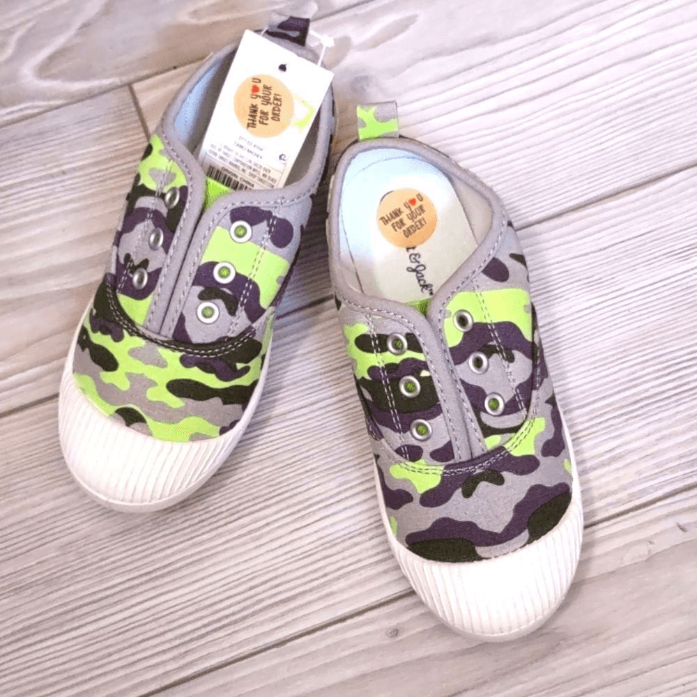 (17-4020) Cat & Jack Archer Size 12