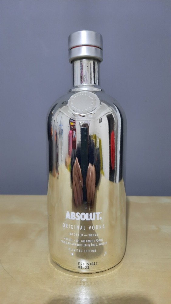 ABSOLUT VODKA LIMITED EDITION, SILVER MIRROR BOTTLE 700ml EMPTY BOTTLE