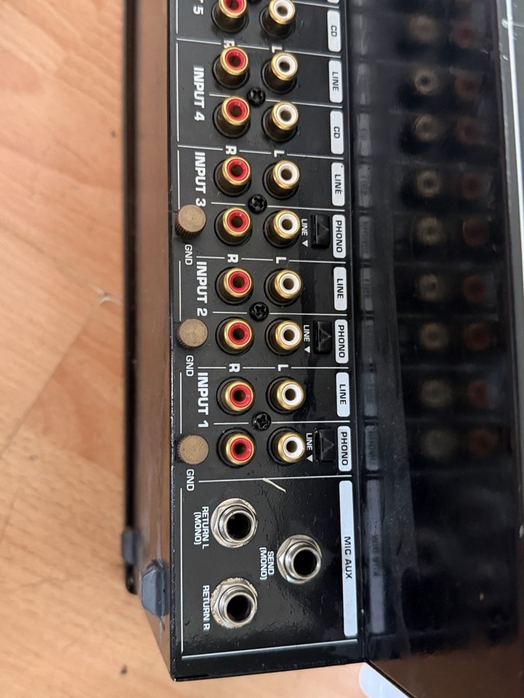Behringer VMX 1000 Pro DJ Mixer