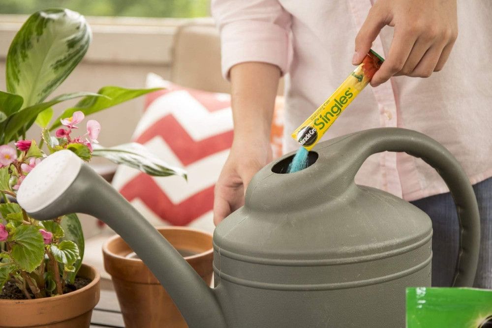 Miracle-Gro Watering Can Singles Includes 24 Pre Measured Packets (6 Pack)