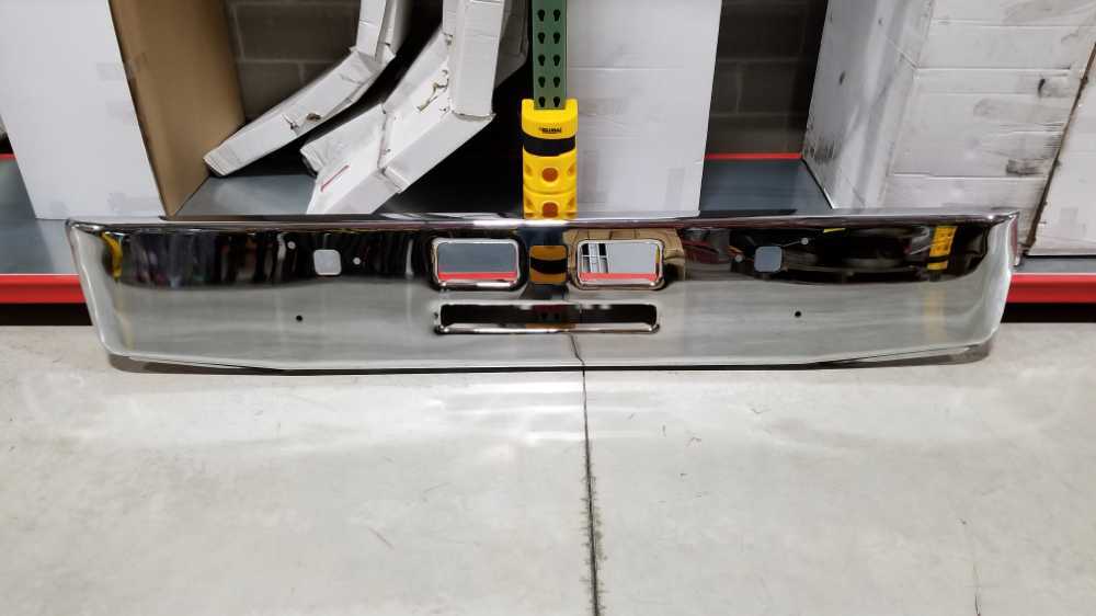 Mack R Model Bumper 601 (602-16541)
