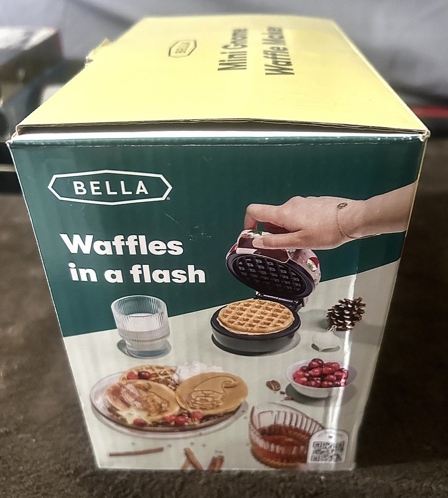 Bella Pink Christmas Mini Gnome Waffle Maker