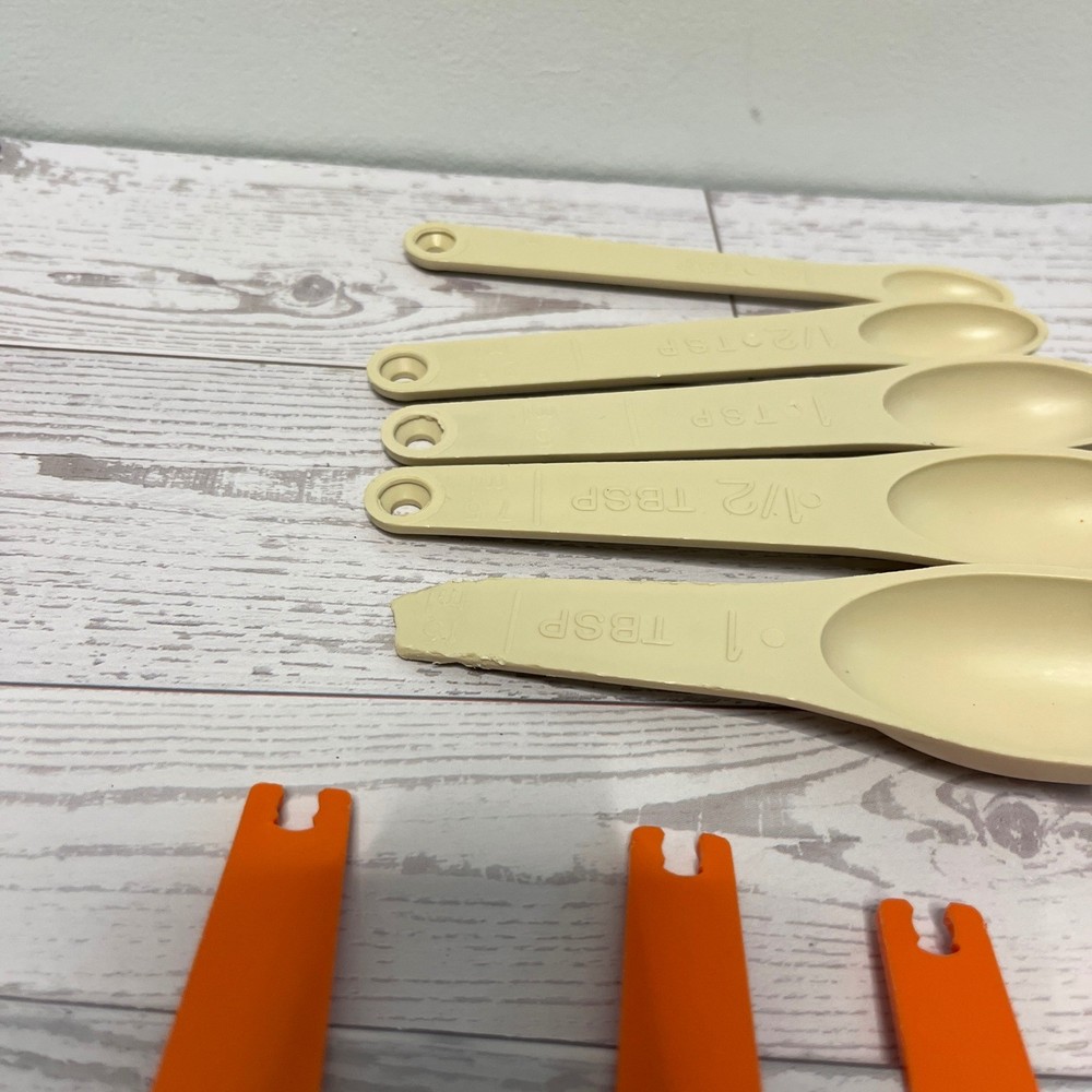 VTG Tupperware Measuring Spoons Set Orange Cream Plastic Kitchen Tools Bundle