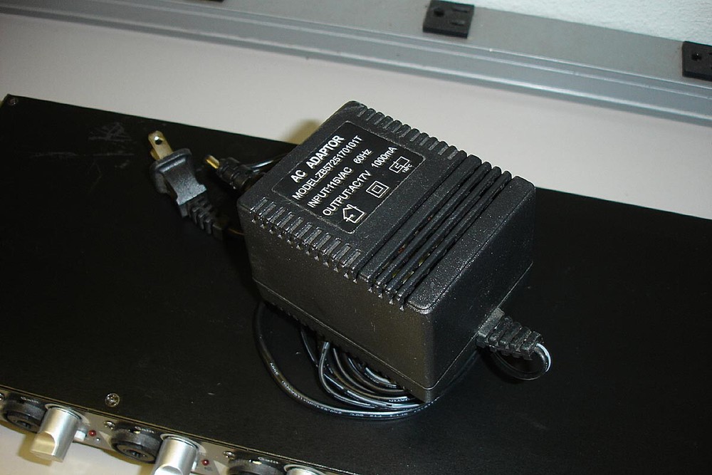 Pro Audio PR8DS Enhanced 8-Channel Pre-Amp w Power Supply and Cables
