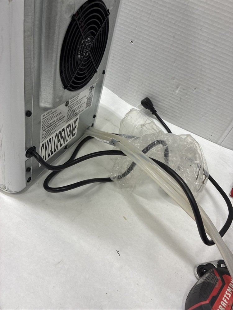 GE Profile Ice Maker Model: XPIO13SW1OW *** See Description **