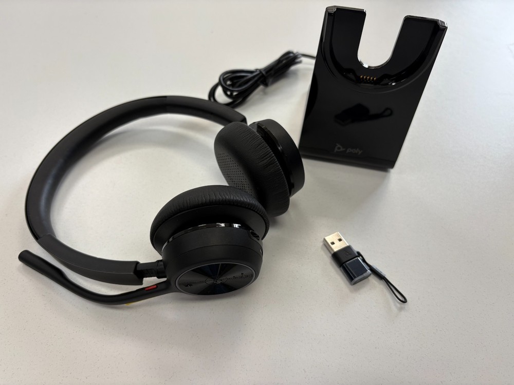 Poly Voyager 4320 UC Wireless Headset Microsoft Teams, Bluetooth. Excellent!