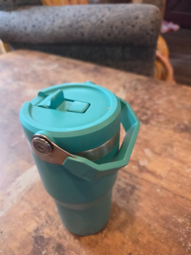 Stanley water bottle thirty two ounces